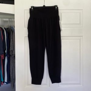 Athleta Saluation Jogger black Petite Small
